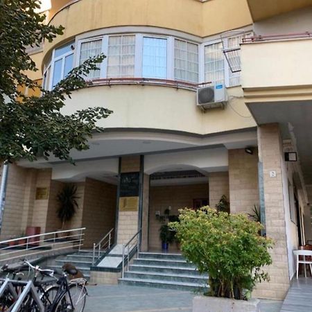 Urban Charm Studio With Balcony تيرانا المظهر الخارجي الصورة