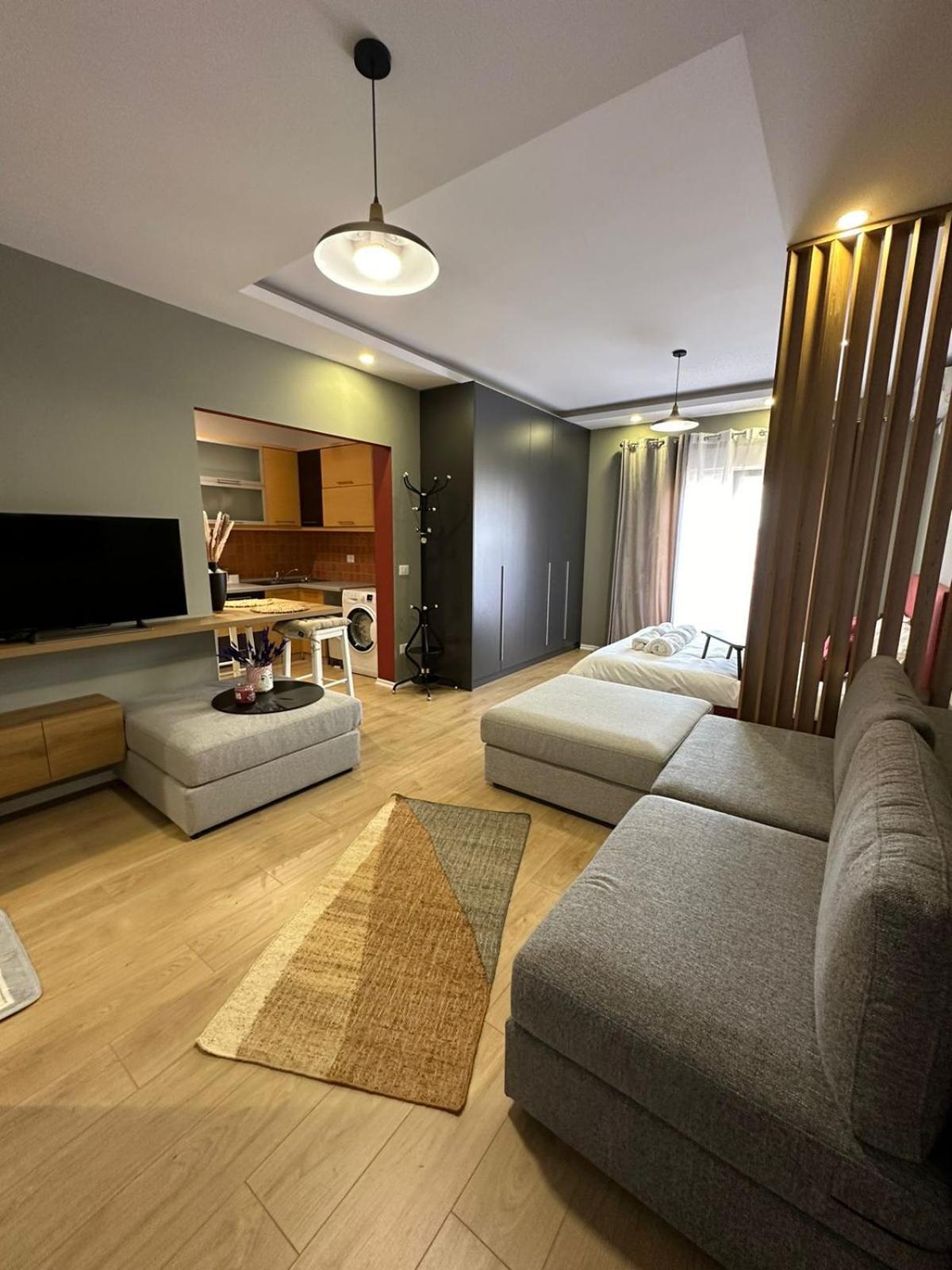 Urban Charm Studio With Balcony تيرانا المظهر الخارجي الصورة